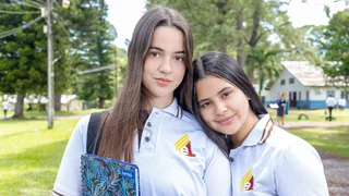 Miniatura de dos estudiantes